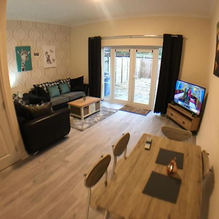 Very Large House, 6 Beds, 4 Bedrooms, 3 Bathrooms, 5 Smart Tv'S & Van Parking 波士顿 外观 照片