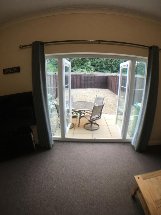 Very Large House, 6 Beds, 4 Bedrooms, 3 Bathrooms, 5 Smart Tv'S & Van Parking 波士顿 外观 照片