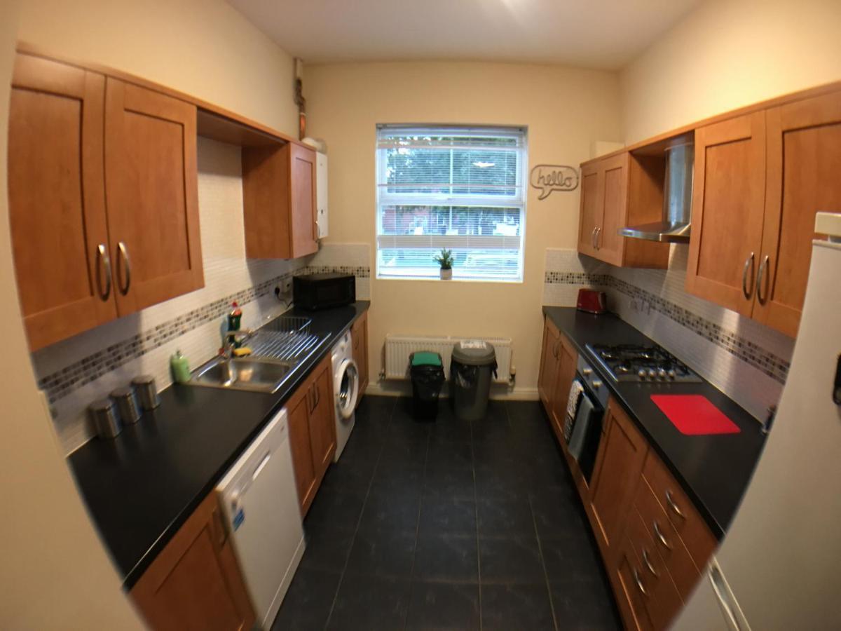 Very Large House, 6 Beds, 4 Bedrooms, 3 Bathrooms, 5 Smart Tv'S & Van Parking 波士顿 外观 照片
