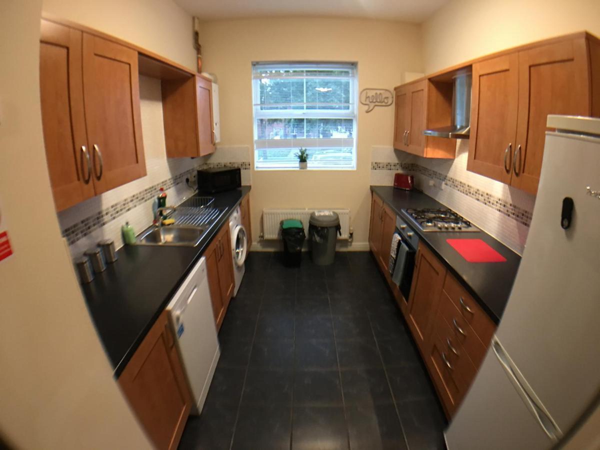Very Large House, 6 Beds, 4 Bedrooms, 3 Bathrooms, 5 Smart Tv'S & Van Parking 波士顿 外观 照片