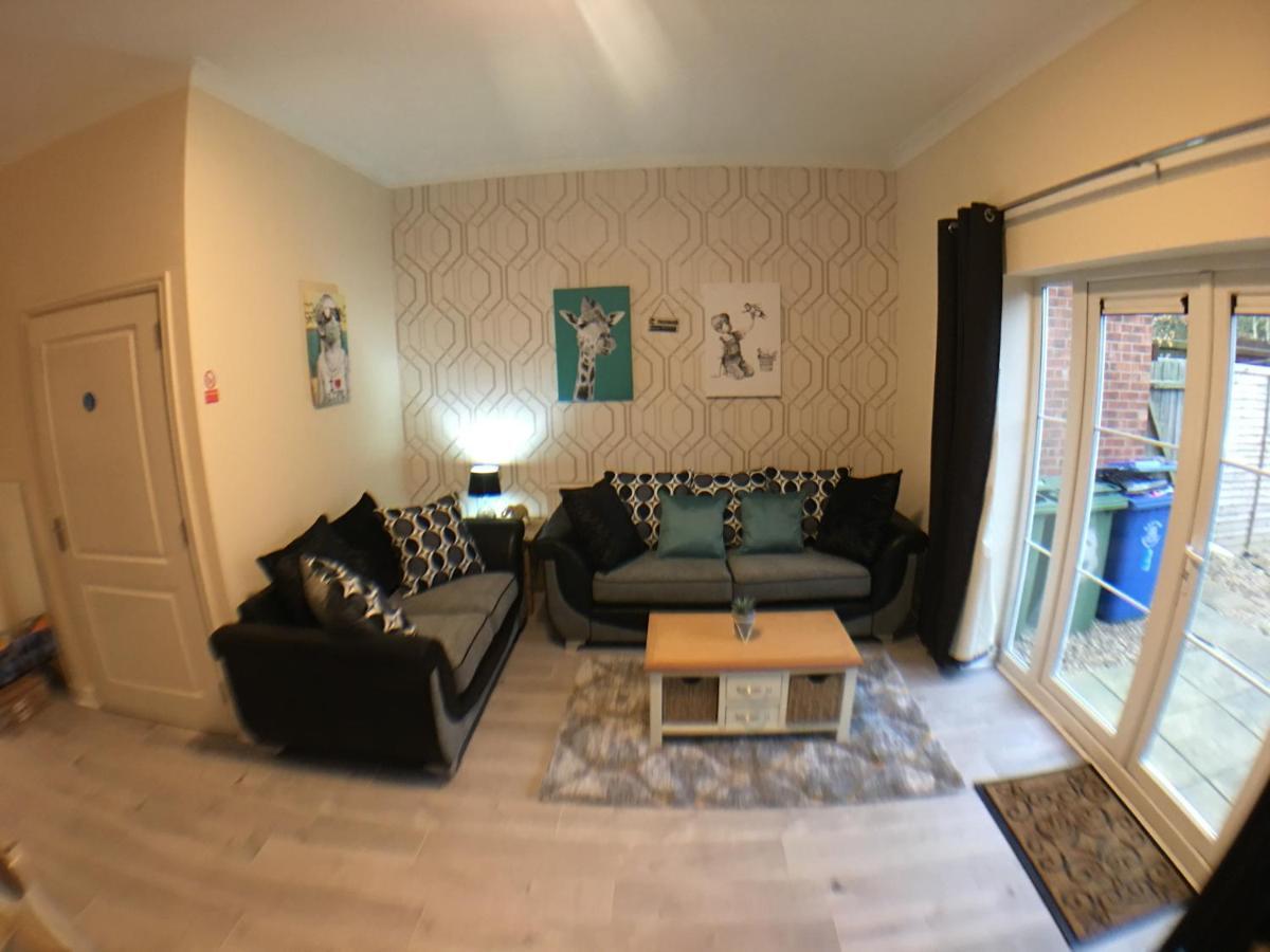 Very Large House, 6 Beds, 4 Bedrooms, 3 Bathrooms, 5 Smart Tv'S & Van Parking 波士顿 外观 照片