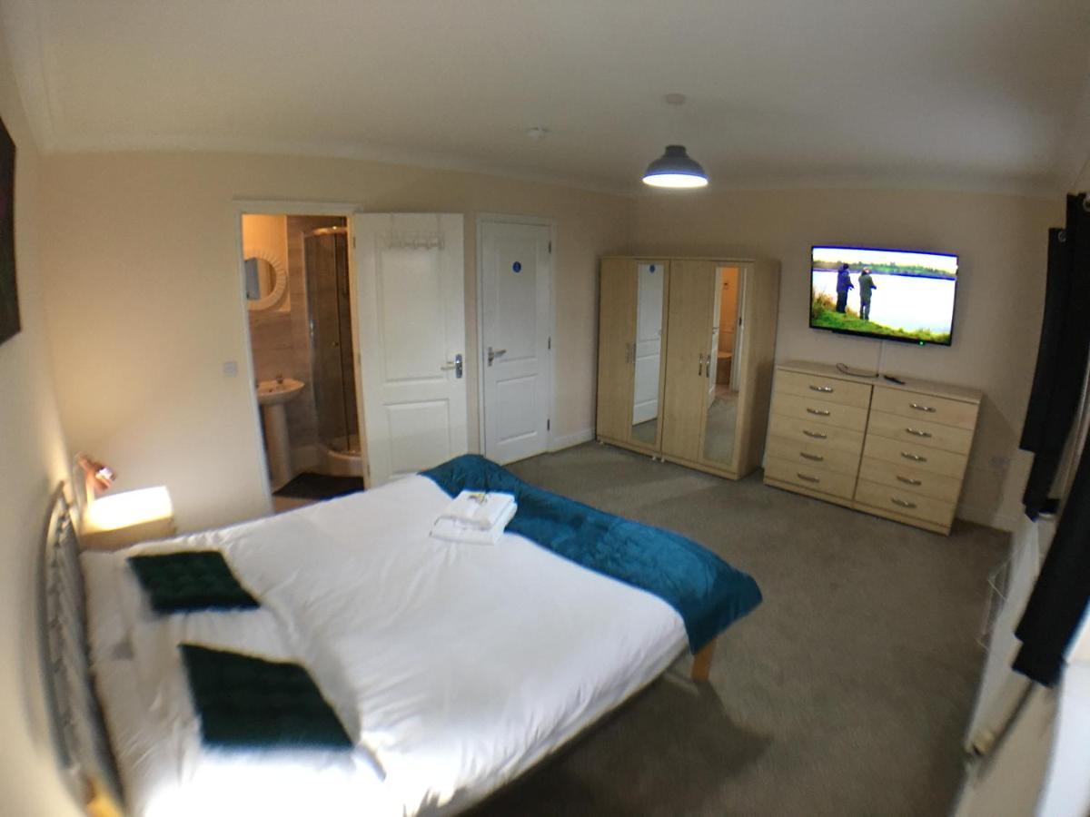 Very Large House, 6 Beds, 4 Bedrooms, 3 Bathrooms, 5 Smart Tv'S & Van Parking 波士顿 外观 照片