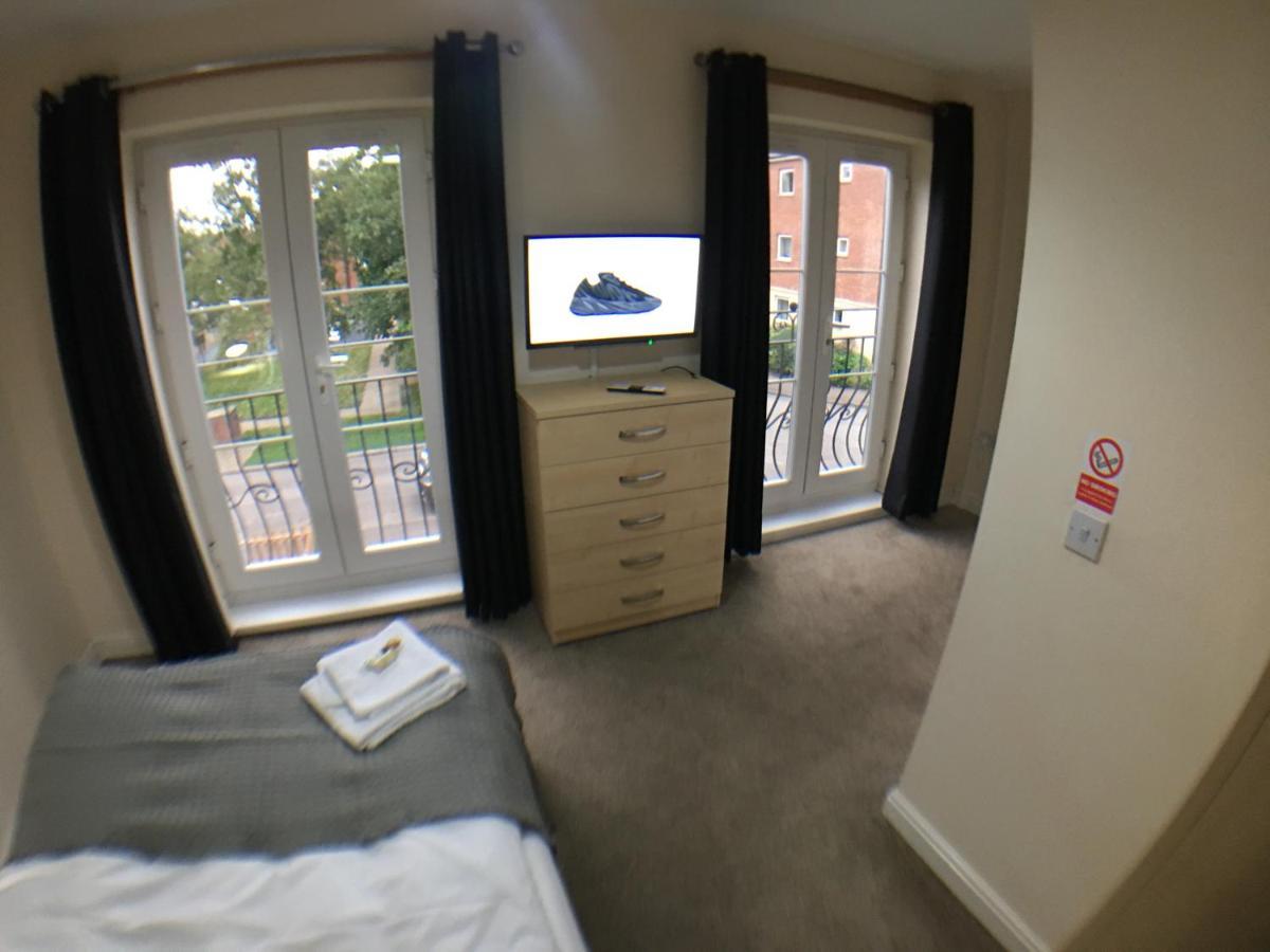 Very Large House, 6 Beds, 4 Bedrooms, 3 Bathrooms, 5 Smart Tv'S & Van Parking 波士顿 外观 照片